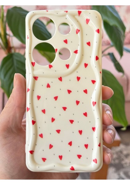 Xiaomi Redmi Note 13 4g Kılıf Kamera Korumalı Dalga Kenarlı Kırmızı Kalp Desenli Silikon Kapak