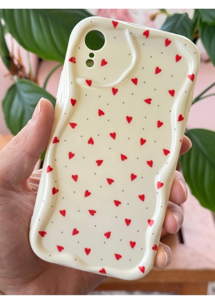 Apple iPhone Xr Kılıf Kamera Korumalı Dalga Kenarlı Kırmızı Kalp Desenli Silikon Kapak