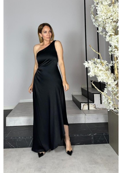 G1358 Tek Omuz Taş Detaylı Saten Abiye Elbise Siyah