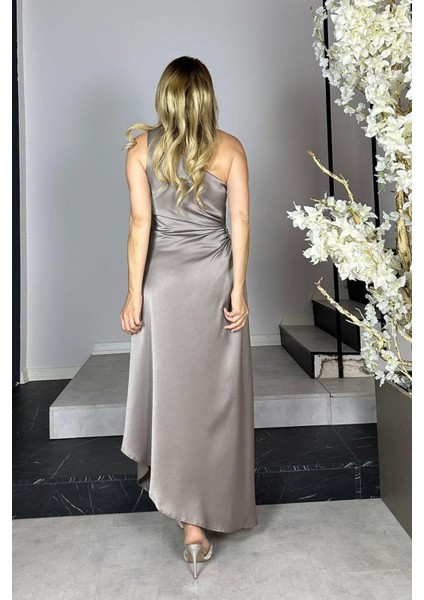 G1358 Tek Omuz Taş Detaylı Saten Abiye Elbise Vizon fiyatları