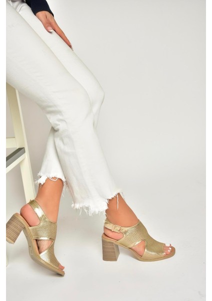 U555630403 Altın Hakiki Deri Kalın Topuklu Sandalet modelleri