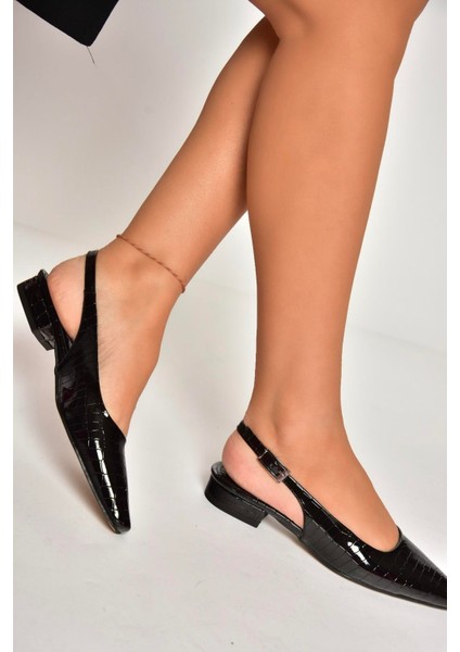 U404602211 Siyah Kroko Baskı Alçak Topuklu Kadın Ayakkabı