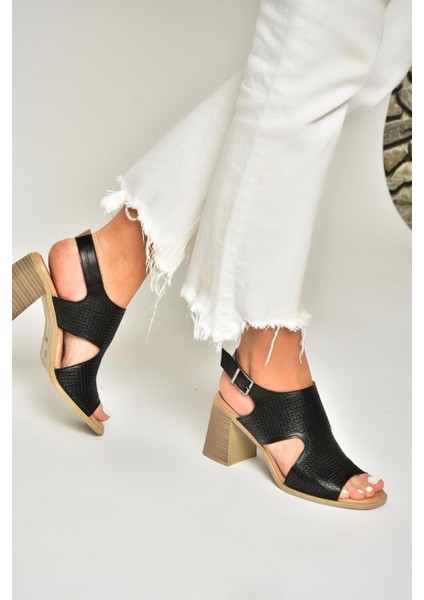 U555630403 Siyah Hakiki Deri Kalın Topuklu Sandalet modelleri