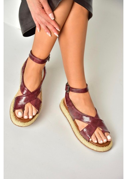 U973264507 Bordo Yılan Baskı Kadın Sandalet