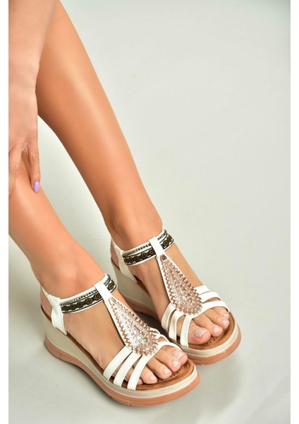 U258916109 Beyaz Dolgu Tabanlı Kadın Sandalet fiyatları