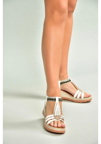 U258916109 Beyaz Dolgu Tabanlı Kadın Sandalet modelleri