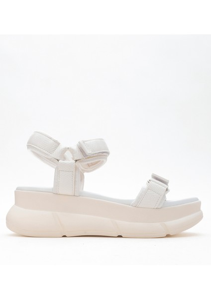 4760 Beyaz Kadın Sandalet modelleri