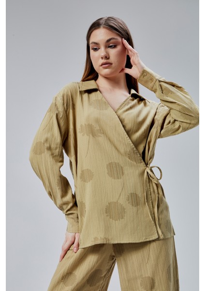 Haki Regular Bağlama Detaylı Gömlek