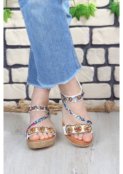 Daisy Rahat Taban Taş Boncuk Detaylı Kadın Sandalet fırsatları