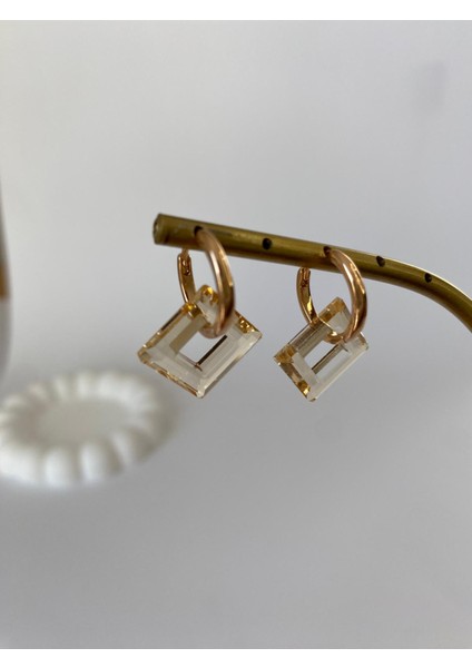 Kare Beyaz Rose Küpe