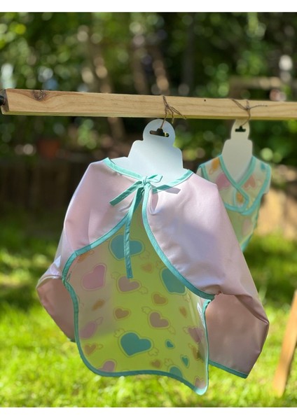 Bebek Mama ve Aktivite Önlüğü Seti | 2’li Şeffaf Sıvı Geçirmez Önlük Set | Kalpli Desen (6-18AY)