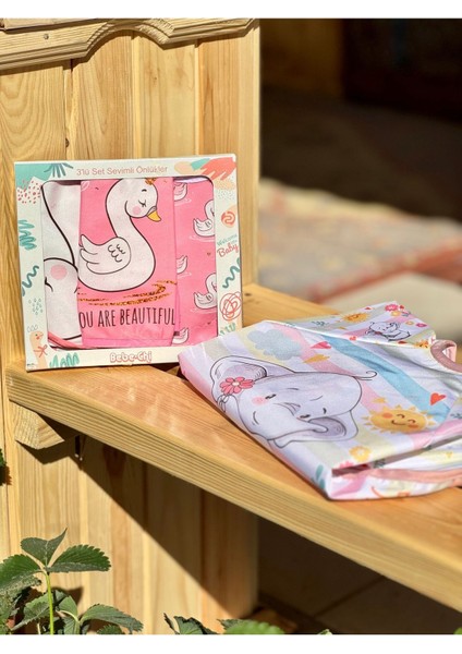 Pembe Fil Desenli Cepli Kollu Aktivite Önlüğü & 3lü Pembe Kuğu Desenli Kutulu Önlük Set (6-24 Ay)
