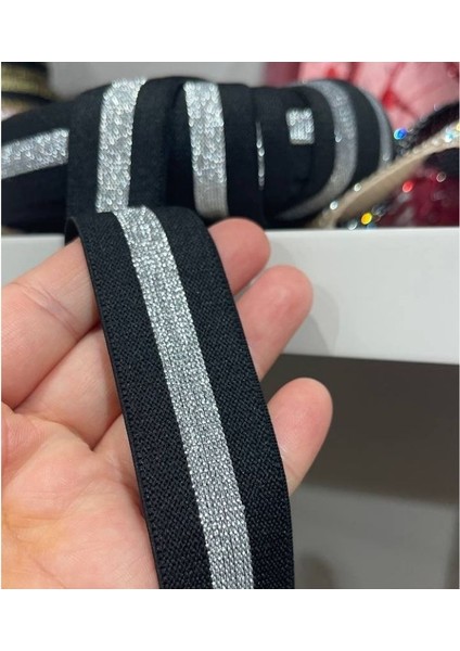 Siyah ve Gümüş Renkli Lastik fiyatları