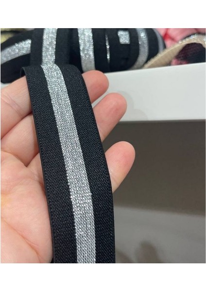Siyah ve Gümüş Renkli Lastik modelleri
