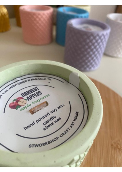 Dekoratif Yeşil Elma Kokulu Yeşil Taş Kap Mum – 300G Doğal Soya Wax, Ahşap Fitilli, El Yapımı ve Vegan