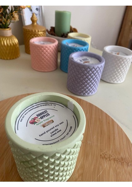 Dekoratif Yeşil Elma Kokulu Yeşil Taş Kap Mum – 300G Doğal Soya Wax, Ahşap Fitilli, El Yapımı ve Vegan