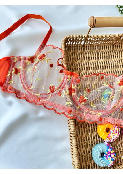 Turuncu Dantelli Bralet – Ayarlanabilir Askılı, Yumuşak Doku, Şık ve Rahat Kadın Iç Çamaşırı