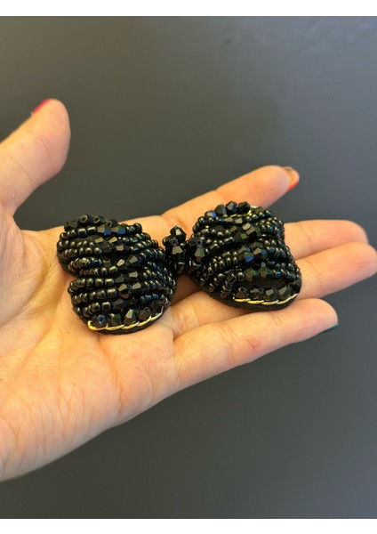 Siyah Boncuklu Kabartma Fiyonk Arma Dikiş Aplike 8x5 cm fiyatları