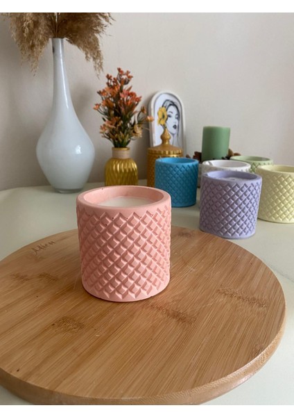 Dekoratif Egzotik Meyve Kokulu Pembe Taş Kap Mum – 300G Doğal Soya Wax, Ahşap Fitilli, El Yapımı ve Vegan