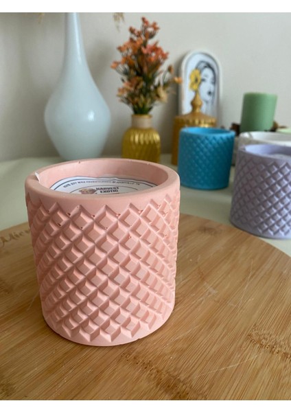Dekoratif Egzotik Meyve Kokulu Pembe Taş Kap Mum – 300G Doğal Soya Wax, Ahşap Fitilli, El Yapımı ve Vegan fiyatları