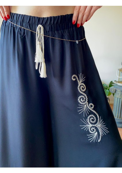 Nakış Detaylı Beli Lastikli Siyah Viskon Pantolon