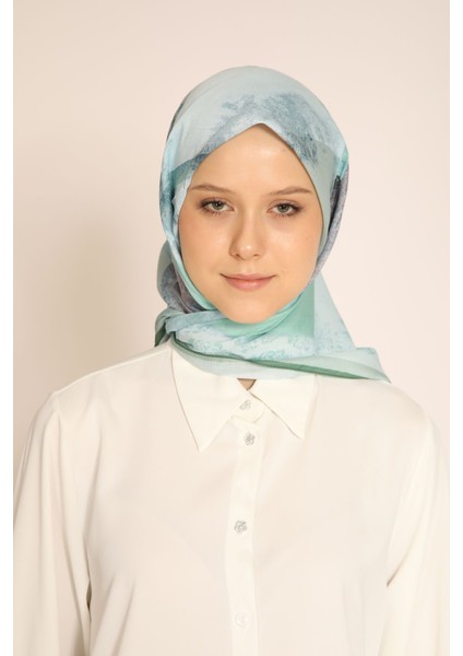 Yeşil Tonlarda Vintage Desenli Soft Eşarp - Şık ve Zarif Tasarım