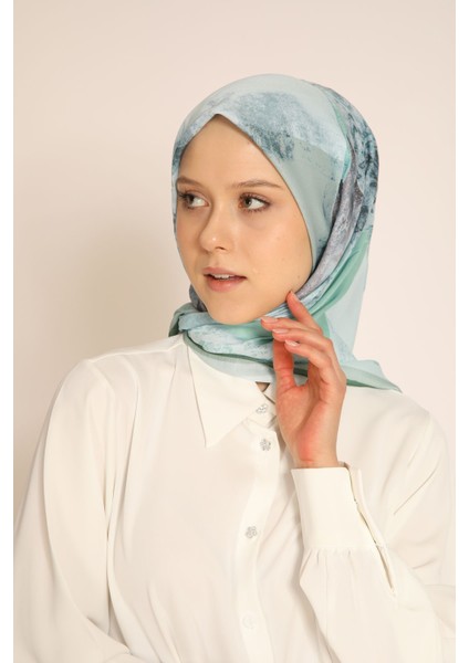 Yeşil Tonlarda Vintage Desenli Soft Eşarp - Şık ve Zarif Tasarım