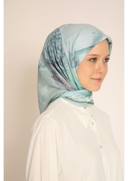 Yeşil Tonlarda Vintage Desenli Soft Eşarp - Şık ve Zarif Tasarım