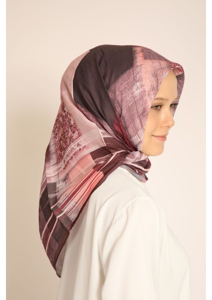 Bordo-Barok Desenli Eşarp – Klasik ve Modern Şıklığın Buluşması
