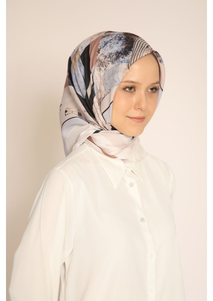 Toprak Tonlarında Geometrik Desenli Soft Eşarp - Modern ve Şık Stil