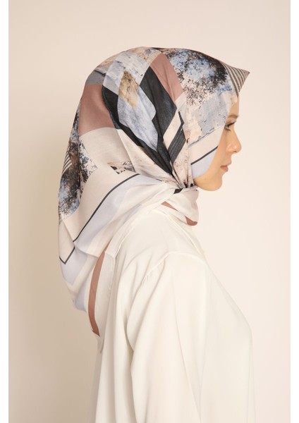 Toprak Tonlarında Geometrik Desenli Soft Eşarp - Modern ve Şık Stil