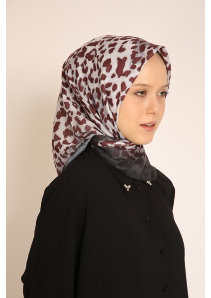 Bordo Leopar Desenli Eşarp Cesur ve Tarz: Leopar Deseniyle Modern Şıklık
