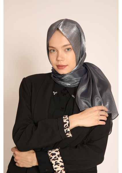 Akel Füme Şal – Işıltılı ve Modern Tesettür Şal Modeli