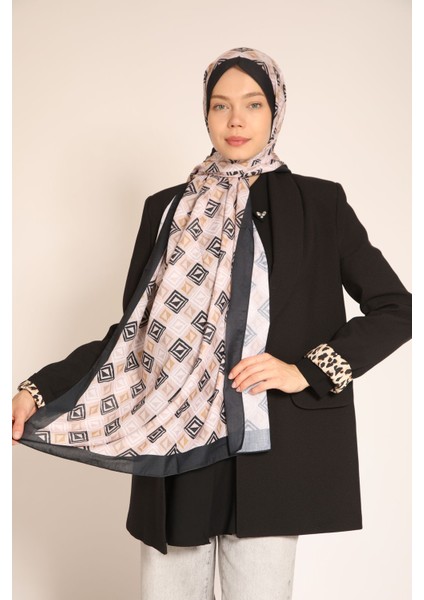 Akel Pudra Geometrik Desenli Şal – Soft Renklerle Modern Tarz