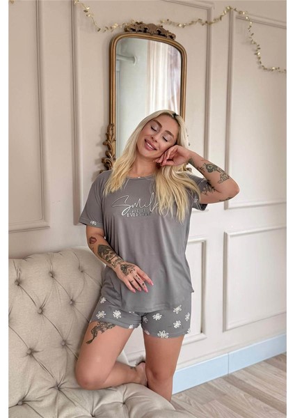 Gri Smile Everyday Desenli Bambu Kısa Kol Kadın Şortlu Pijama Takımı