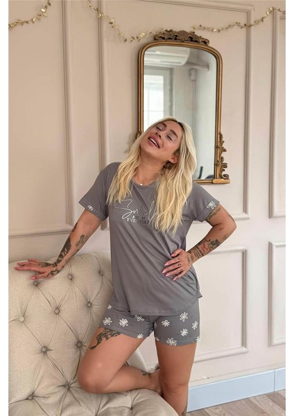 Gri Smile Everyday Desenli Bambu Kısa Kol Kadın Şortlu Pijama Takımı