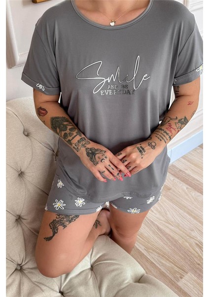 Gri Smile Everyday Desenli Bambu Kısa Kol Kadın Şortlu Pijama Takımı