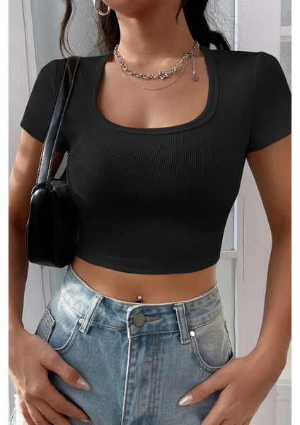 Kadın Siyah Yarım Kol Düz Yaka Crop Top Bluz indirimleri