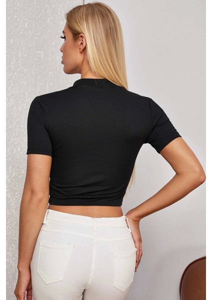 Kadın Siyah Yarım Fermuarlı ve Kısa Kollu Crop Top Bluz