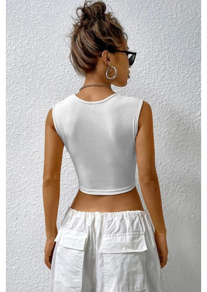 Kadın Beyaz Kare Yaka Kalınlaşan Omuz Detaylı Crop Top Bluz