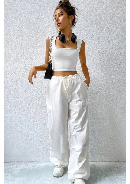 Kadın Beyaz Kare Yaka Kalınlaşan Omuz Detaylı Crop Top Bluz fırsatları