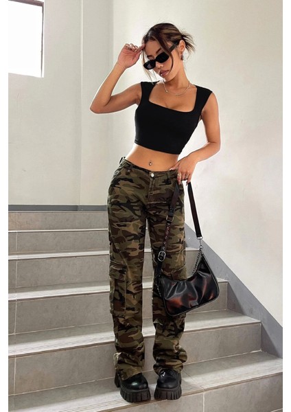 Kadın Siyah Kare Yaka Kalınlaşan Omuz Detaylı Crop Top Bluz fırsatları