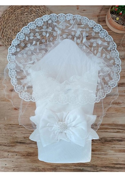 Yenidoğan Ay Işığı Papatya Dantelli Taşlı Fiyonk Bebek Battaniyesi Kundak Ekru modelleri