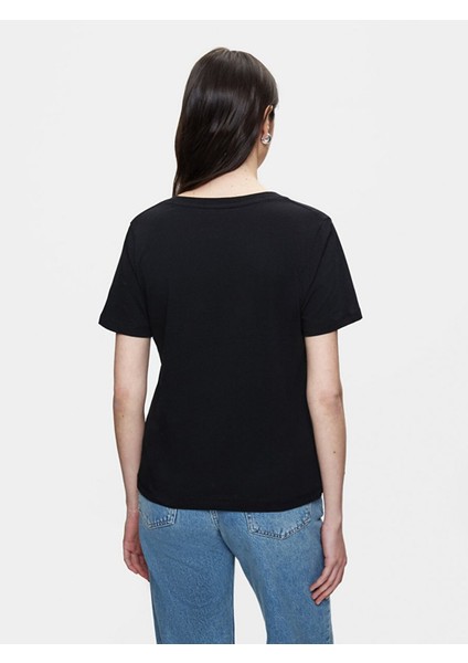 Kadın Siyah T-shırt modelleri