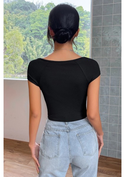 Kadın Siyah Kare Yaka Yarım Kol Göğüs Dekolteli Crop Top Bluz fiyatları