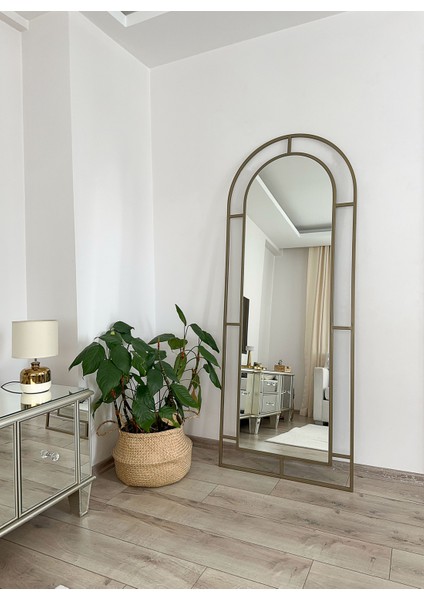 Siyah Metal Çerçeveli 180X70 cm Pencere Model Oval Ayaklı Boy Aynası