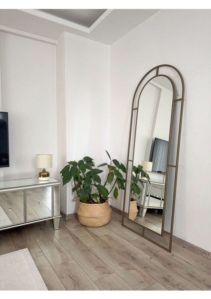 Siyah Metal Çerçeveli 180X70 cm Pencere Model Oval Ayaklı Boy Aynası
