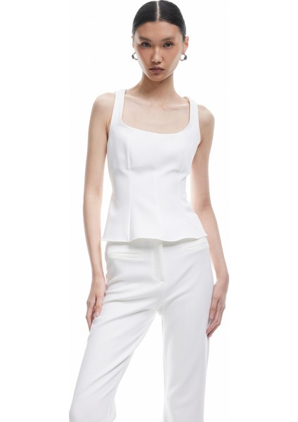 Volümlü Kolsuz Kare Yaka Bluz