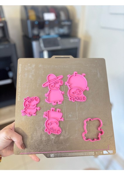 Peppa Pig Kurabiye Kalıbı - Şeker Hamuru Kalıbı - Kesicili Model 8 Parça fiyatları
