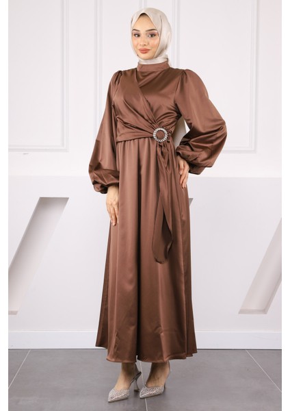 Kahverengi Yan Toka Bağlamalı Saten Elbise fiyatları